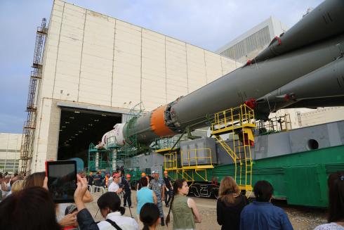 Tourists looking on roll-out of Soyuz space ship