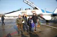 The crew with observers after the flight in MiG-29
